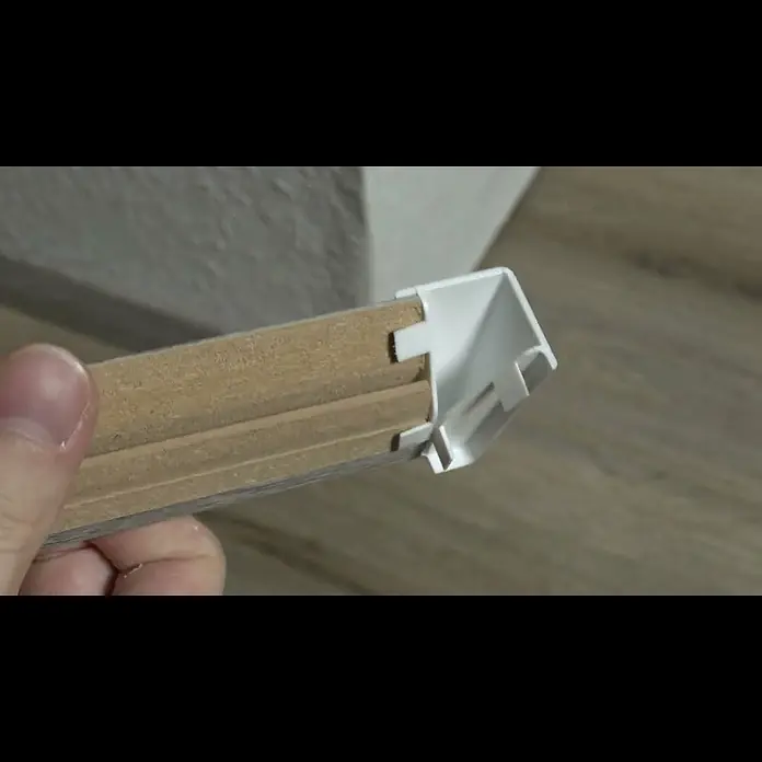 LOGOCLIC Außenecke K40 C - Weiß, 2 Stk., Passend für: LOGOCLIC Sockelleiste K40 C - Logoclic Außenecke K40C