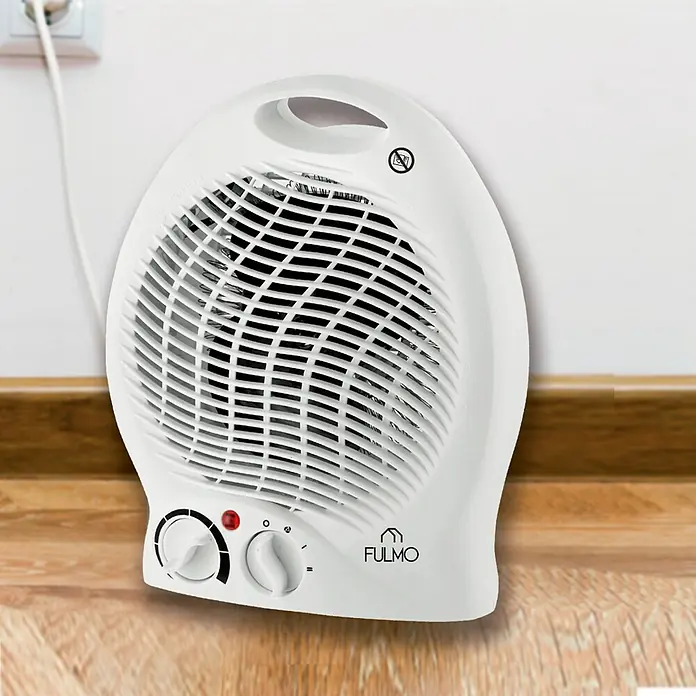 Fulmo Calefactor de aire Oval - 1.800 W, Blanco - Primer plano de un calefactor eléctrico blanco de la marca Fulmo con perillas de control y una luz roja, sobre un suelo de madera.