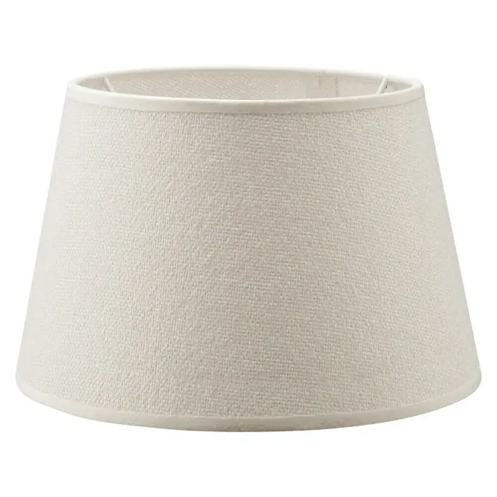 Home Sweet Home Lampenschirm Melrose - Ø x H: 20 x 13 cm, Warm White, Stoff, Rund - Nahaufnahme eines konischen Lampenschirms aus weißem Stoff mit einer dezenten Textur, der ein warmes und diffuses Licht verspricht.