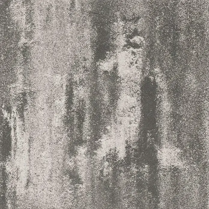 Terrassenplatte Saturn - 50 x 50 x 4 cm, Grau/Schwarz, Beton - Abstraktes Bild einer Betonmauer mit ungleichmäßiger, fleckiger Textur in Grau- und Weißtönen.