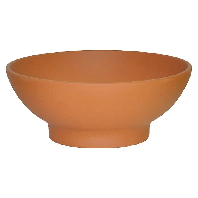 Pflanzschale rund Wave - Außenmaß (Ø x H): 22 x 9,5 cm, Naturmaterialien, Terracottarot - Nahaufnahme einer leeren Terrakotta-Schale mit einem glatten, matten Finish auf schwarzem Hintergrund.