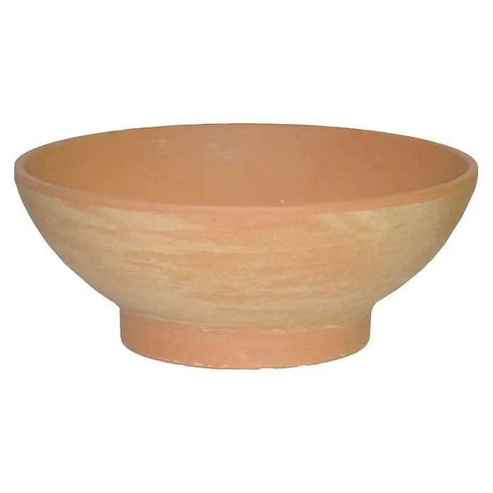 Pflanzschale rund Wave - Außenmaß (Ø x H): 22 x 9,5 cm, Naturmaterialien, Terracotta - Nahaufnahme einer leeren, terrakottafarbenen Schale auf schwarzem Hintergrund. Ideal für Pflanzen oder als dekoratives Element.