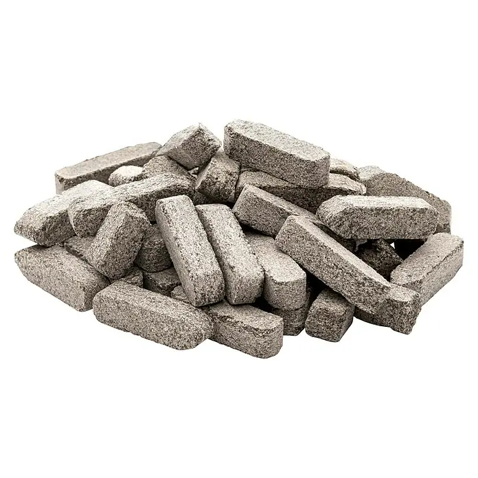 Neudorff Azet Blühpflanzen-Düngestäbchen I - 40 Stk. - Haufenweise graue, rechteckige Holzpellets, ideal zum Heizen und für nachhaltige Energie. Die Pellets bieten eine effiziente Wärmequelle.