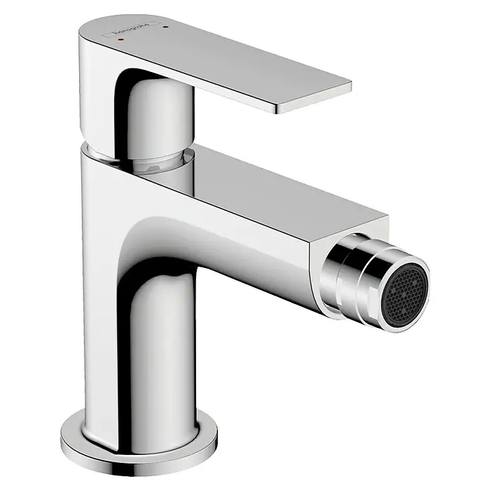 Hansgrohe Rebris E Bidetarmatur - Chrom, Glänzend, Ausladung Armatur: 14,6 cm, Zugstange - Nahaufnahme eines modernen, verchromten Hansgrohe-Bidetmischers mit klaren Linien und minimalistischem Design.