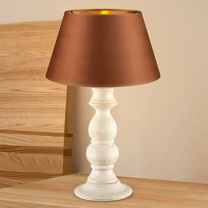 Home Sweet Home Lampenschirm Velvet - Braun-Gold, E27, 30 x 20 x 17 cm - Elegante Tischlampe mit braunem Lampenschirm und weißem, gedrechseltem Fuß, die warmes Licht spendet und eine gemütliche Atmosphäre schafft.