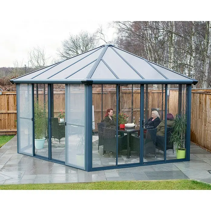 Palram – Canopia Pérgola de jardín cerrado Garda - L x An x Al: 5,95 x 5,17 x 3,13 m, Aluminio, Gris - Amplio gazebo con paredes y techo transparente que ofrece una zona exterior luminosa y acogedora para reuniones.