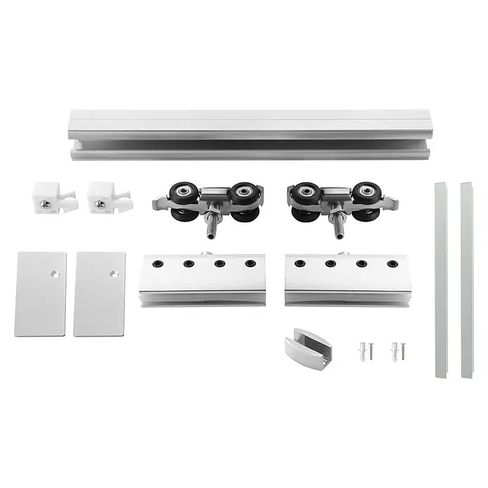 Puerta corredera de vidrio con herrajes Saiko - 75 x 210 cm, Vidrio templado, Herraje oculto - Detalle de un conjunto de herrajes para puerta corredera blanca, con rodillos, abrazaderas y guías para una instalación moderna.
