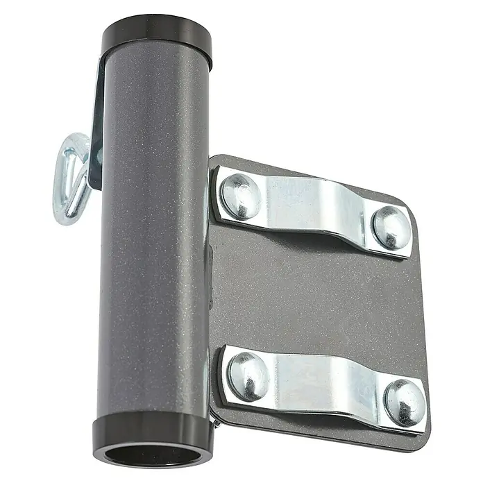 Sunfun Geländerhalterung - Stahl, Für Rohrdurchmesser: 22 mm - 25 mm - Nahaufnahme einer grauen Flaggenmasthalterung mit silbernen Beschlägen und einer Metallschnalle an einer schwarzen Hintergrund.