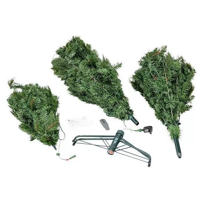 Künstlicher Weihnachtsbaum Mesa - Höhe: 210 cm, Grün, LED-Beleuchtung - Drei Sektionen eines grünen künstlichen Weihnachtsbaums mit Ständer, Fernbedienung und Stromkomponenten, unmontiert.