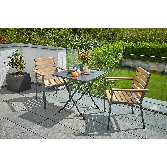 Sunfun Loungemöbel-Set Maja/Carina - 3 -tlg., Akazie/Stahl, Braun/Anthrazit - Gartentischgruppe mit Klapptisch und zwei Stühlen. Das Set ist ideal für kleine Balkone oder Terrassen und bietet Platz zum Entspannen.