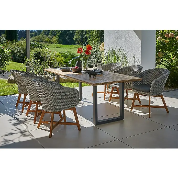 Sunfun Pauline Gartenmöbel-Set - 8 -tlg., Schweizer-Kante/U-Gestell, Teak/Edelstahl/Akazie, Teak/Grau/Braun - Eleganter Esstisch mit Rattanstühlen für den Außenbereich. Das Set bietet Komfort und Stil für Mahlzeiten im Freien mit Freunden und Familie.