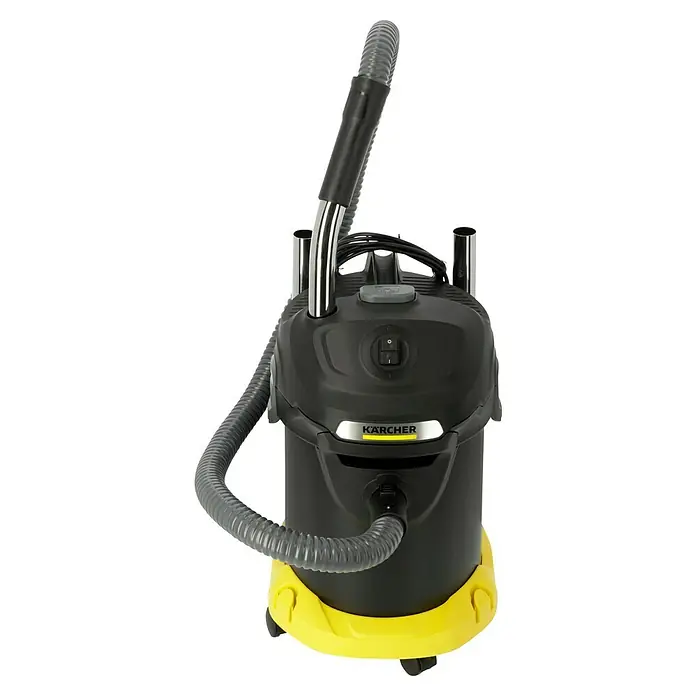 Kärcher Elektro-Aschesauger AD 4 Premium - 600 W, Behältervolumen: 17 l, Ohne Beutel - Das Bild zeigt einen Kärcher Mehrzwecksauger in Schwarz und Gelb. Ein flexibler Schlauch und verchromte Rohre sind auch sichtbar.