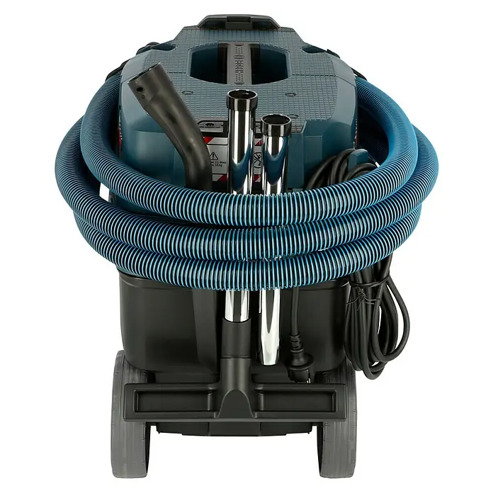 Bosch Professional Elektro-Nass- & Trockensauger GAS 35 M AFC - 1.200 W, Behältervolumen: 35 l, Mit Beutel - Abbildung eines Nass- und Trockensaugers mit blauem Schlauch und Zubehör.