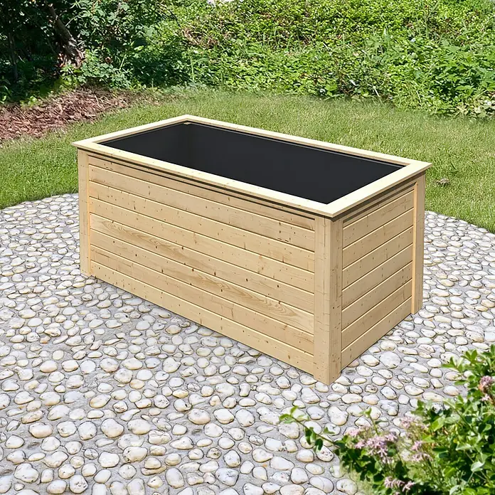 Karibu Hochbeet - 209 x 111 x 92 cm, Holz, Natur - Bildunterschrift: Ein rechteckiger, hölzerner Pflanzkasten mit schwarzem Innentopf steht auf einem gepflasterten Bereich im Freien.