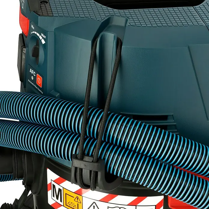 Bosch Professional Elektro-Nass- & Trockensauger GAS 35 M AFC - 1.200 W, Behältervolumen: 35 l, Mit Beutel - Detailaufnahme eines Bosch-Saugers mit Schlauch und AFC-System zur automatischen Filterreinigung.