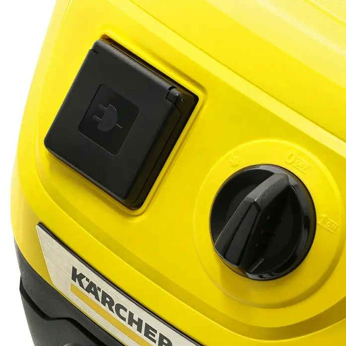 Kärcher Elektro-Nass- & Trockensauger WD 3 P V-17/4/20 Extension1.000 W, 17 l, 9 -tlg. - Detailansicht eines gelben Kärcher-Geräts mit Netzanschluss und Drehschalter für die Leistungsstufen.
