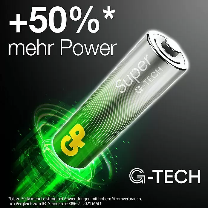 GP Super Alkaline-Batterie - Micro AAA, Alkali-Mangan, 1,5 V, Anzahl: 24 Stk. - Eine silberne GP Super G-TECH Batterie mit grünen Streifen und leuchtender grüner Energie, bewirbt +50% mehr Leistung.