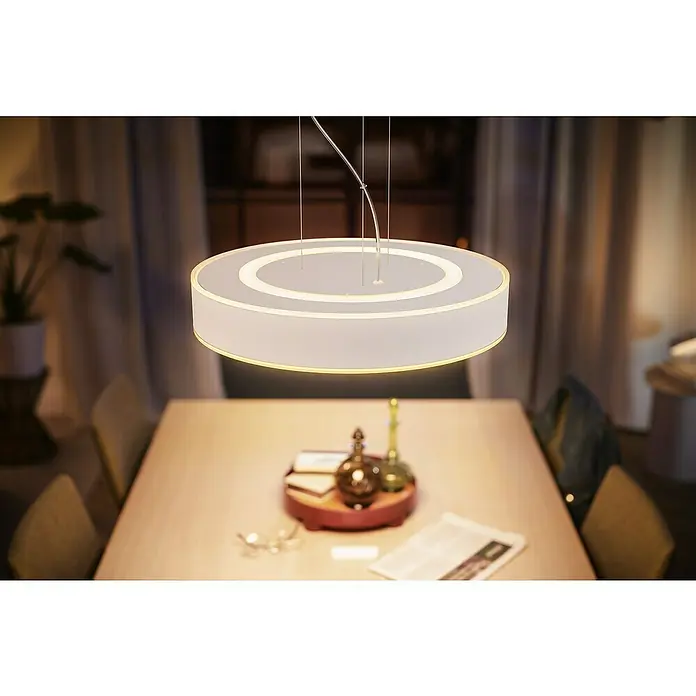 Philips Hue LED-Pendelleuchte rund Enrave - 33,5 W, 47 x 47 x 20,9 cm, Weiß, Warmweiß - Ein stilvolles, rundes LED-Panel sorgt für eine moderne Beleuchtung über dem Esstisch und schafft eine angenehme Atmosphäre im Raum.