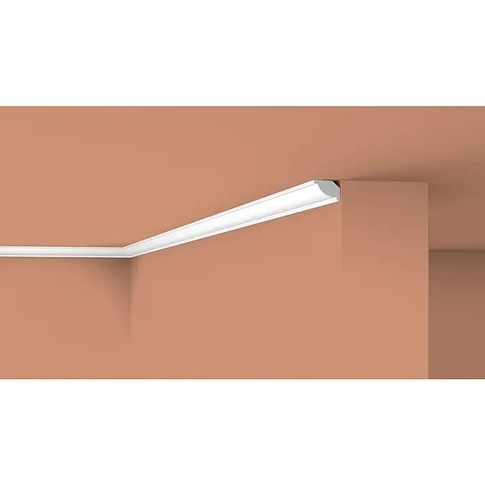 Nmc Decoflair Zierprofil Deckenleiste C5 - 2 m x 22 mm x 16 mm, Hochverdichtetes extrudiertes Polymer (HDPS) - Eine Nahaufnahme der weißen Deckenleiste, die eine elegante architektonische Note in einem Wohnraum hinzufügt.