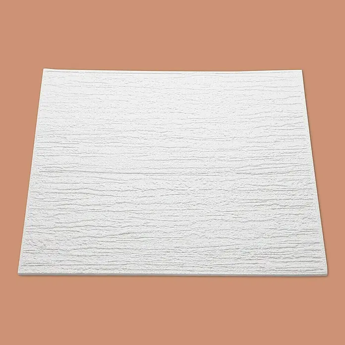 Nmc Decoflair Placa para techo T80 - 50 x 50 cm, Blanco, Poliestireno - Primer plano de un panel de pared blanco texturizado que muestra un diseño moderno y simple.