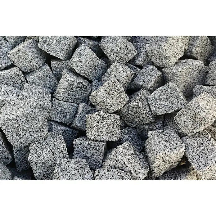 Granitpflaster G 603 - Grau, Maße Stein: 6 - 8 cm, Granit, 750 kg - Nahaufnahme von grauen Granitpflastersteinen, ideal für rustikale Gartenwege und dekorative Steingärten. Die robusten Steine bieten eine langlebige Lösung.