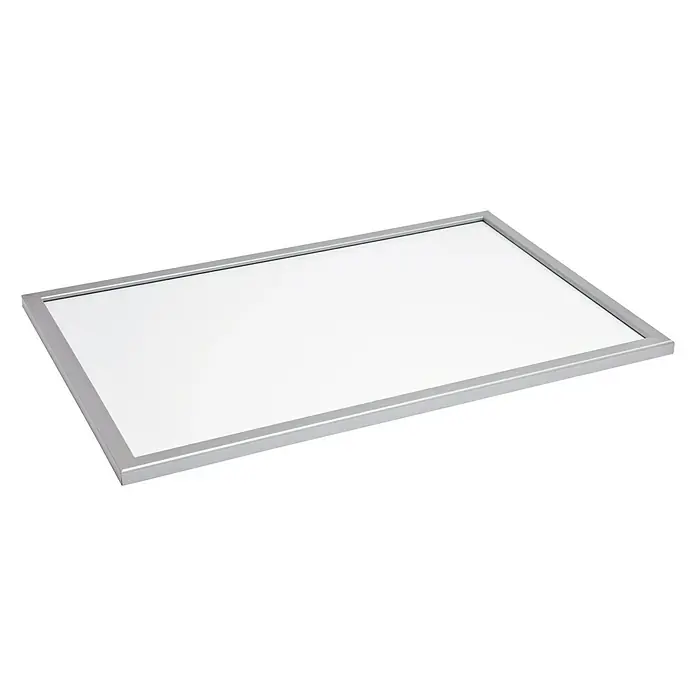 Pizarra magnética con marco aluminio - 60 x 1,6 x 40 cm, Metal, Blanco - Primer plano de una pizarra blanca con marco plateado, ideal para oficinas o salas de formación para capturar ideas y notas.