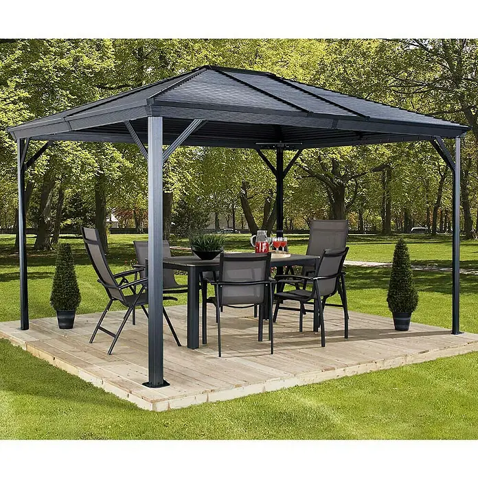 Sojag Standard-Pavillon Ventura 10 x 14B x T: 423 x 296 cm, Farbe Gestell: Anthrazit, Aluminium - Ein elegantes Gartenhaus mit Tisch und Stühlen auf einer Holzterrasse, ideal für entspannte Stunden im Freien.