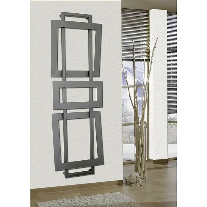 Szagato Designheizkörper Art I - B x H: 600 x 1.800 mm, Wärmeleistung bei Vorlauftemperatur von 75 °C (D: 50): 1.019 W, Moonstone-Grau - Elegantes, graues Heizkörper-Design mit geometrischen Formen als Wandkunst, das Wärme und Stil in den Raum bringt.\n