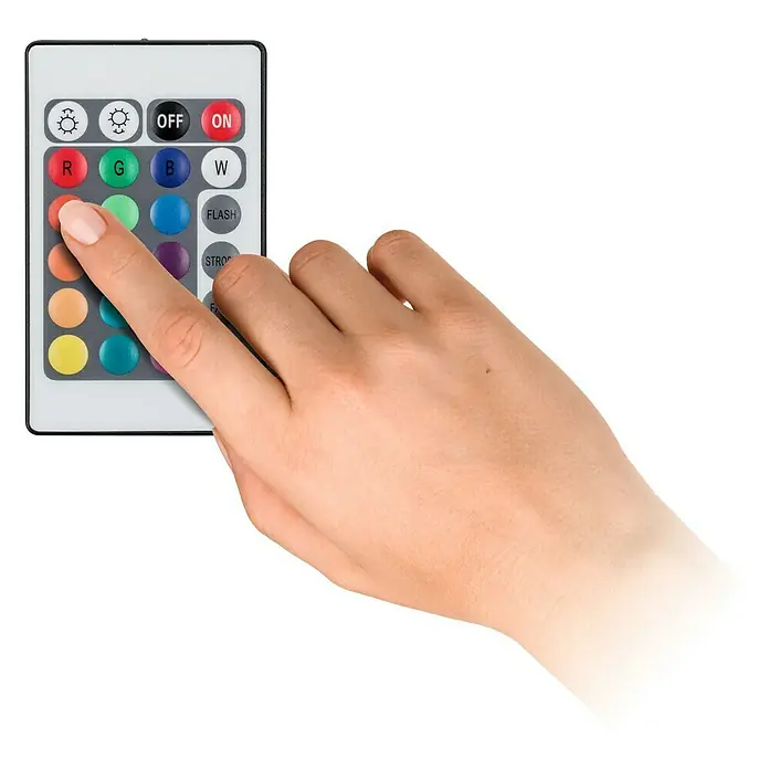 Paulmann SimpLED LED-Band-Set RGB 3 in 1 ZIGBEE - Länge: 5 m, Lichtfarbe: RGB, 20 W, 450 lm, 230 V - Eine Hand bedient eine weiße Fernbedienung mit bunten Tasten zur Steuerung von Beleuchtungseffekten und Farben.