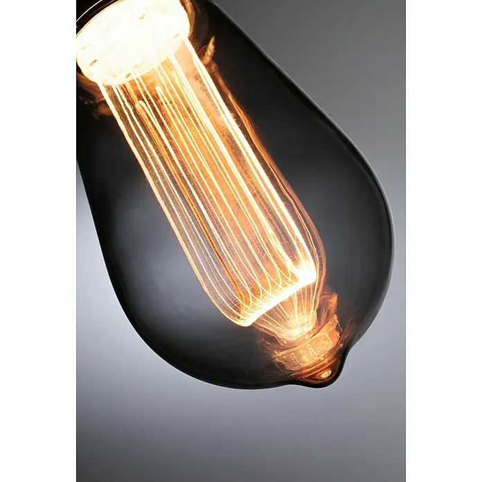 Paulmann Inner Glow LED-Lampe Vintage Glühlampenform E27 - E27, Nicht Dimmbar, Warmweiß, 80 lm, Tropfen, Farbe: Smoky - Nahaufnahme einer länglichen Vintage-Glühbirne mit warmem Licht und sichtbaren Glühfäden, die ein nostalgisches Ambiente erzeugt.