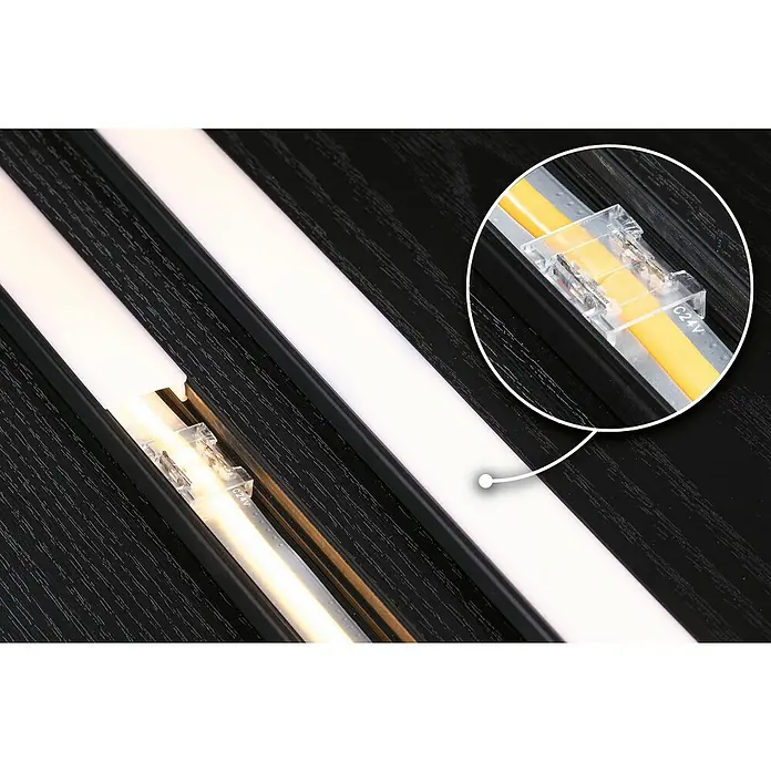 Paulmann MaxLED Set Full-Line COB ConnectorWeiß, Passend für: MaxLED Komponenten - Nahaufnahme von LED-Streifenleuchten in schwarzen Profilen mit klaren Verbindungsstücken, die eine moderne Beleuchtungslösung für Innenräume zeigen.