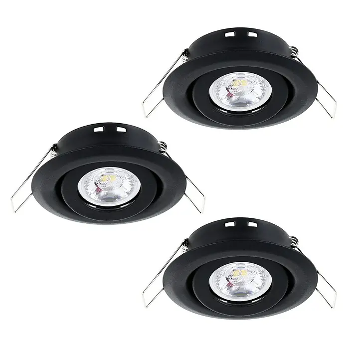 Eglo LED-Einbauleuchten-Set rund SALICETO MINI-PUCK - 4,2 W, Ø x H: 7,7 x 2,3 cm, Schwarz, Warmweiß - Drei moderne, schwarze LED-Einbaustrahler mit silbernen Halteklammern vor schwarzem Hintergrund.