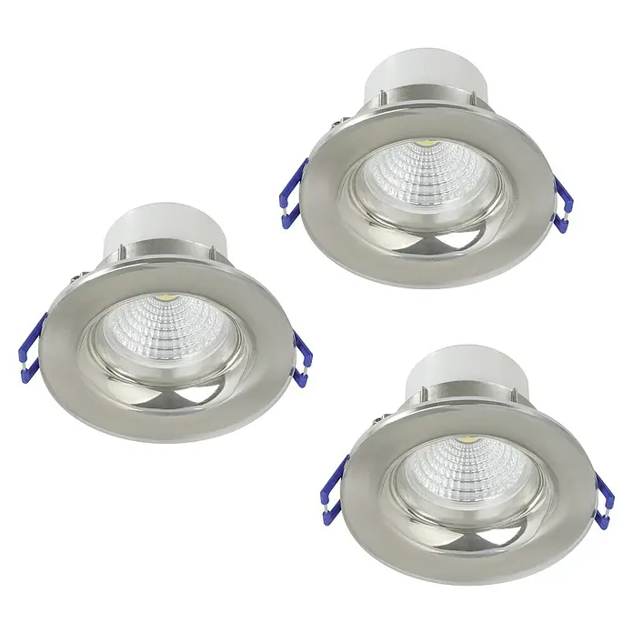 Eglo LED-Einbauleuchten-Set rund SALABATE - 18 W, Nickel-matt, Neutralweiß - Nahaufnahme von drei LED-Einbaustrahlern mit silbernem Rahmen und blauen Halteklammern vor schwarzem Hintergrund.