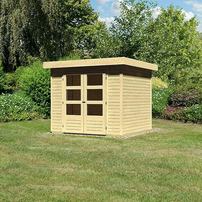 Karibu Gartenhaus Askola - Außenmaß inkl. Dachüberstand (B x T): 266 x 238 cm, Holz, Natur - Eine Gartenhütte aus Holz mit Doppeltür und Fenstern steht auf einer Rasenfläche. Sie bietet Stauraum und fügt sich gut in den Garten ein.