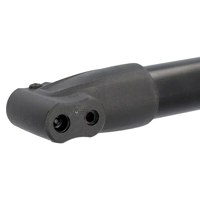 SKS Mini-Luftpumpe Infusion - Geeignet für: Ventile - Nahaufnahme einer schwarzen Fahrradpumpe mit Doppelkopfdüse, ideal zum Aufpumpen von Reifen mit verschiedenen Ventilarten.