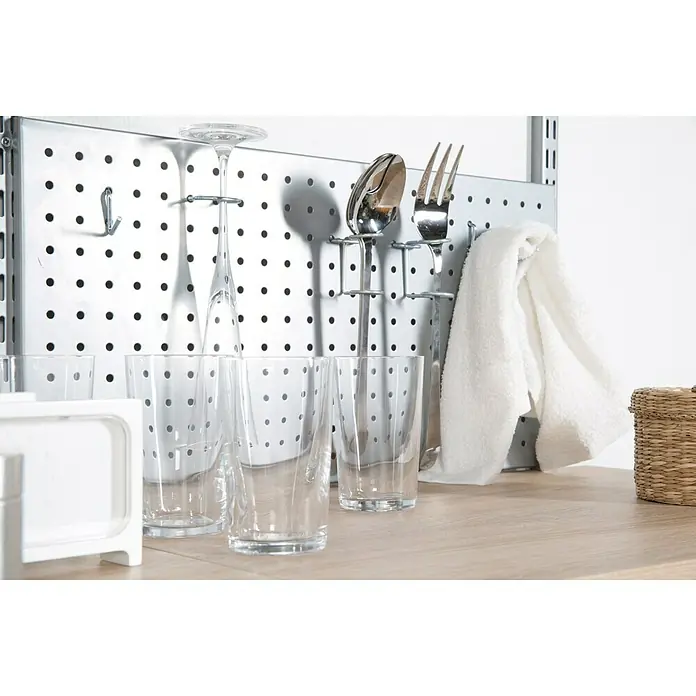 Phönix Regal-Set Staxx Garage - L x B x H: 62 x 65 x 223,6 cm, Eiche/Silber - Küchenutensilien und Gläser, die ordentlich an einer gelochten Metallwand hängen, für eine aufgeräumte und funktionale Küche.