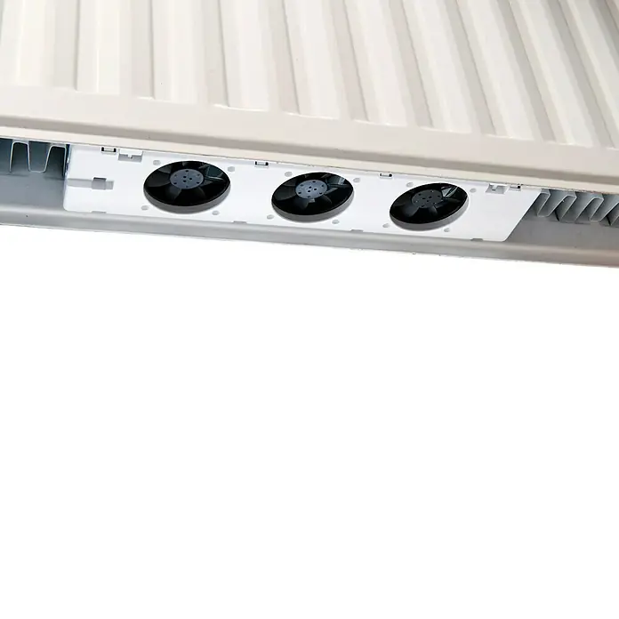 SpeedComfort Heizkörperventilator Mono-SetL x H: 34 x 2,5 cm, Weiß, 1 Stk. - Ansicht von Kühlventilatoren. Drei Ventilatoren sind in einer Reihe angeordnet und sorgen für optimale Kühlung der Geräte.