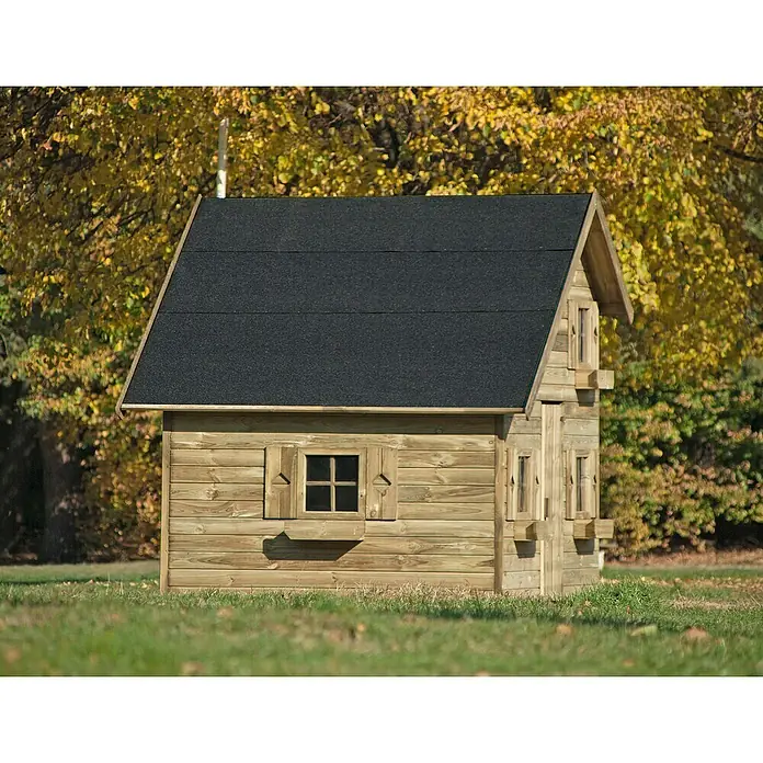 Spielhaus Aleks - L x B x H: 223 x 250 x 230 cm, Holz, Natur - Nahaufnahme eines Holzspielhauses mit schwarzem Dach, umgeben von herbstlichem Laub, ideal für Kinder zum Spielen im Freien.