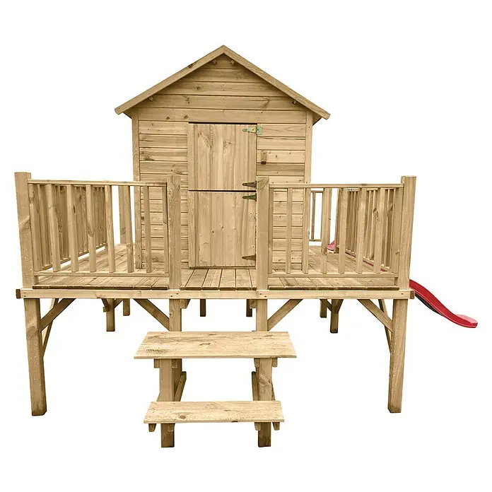 Spielhaus Mario mit Rutsche - L x B x H: 227 x 286 x 232 cm, Holz, Natur - Ein hölzernes Spielhaus mit Rutsche, erhöht auf Stelzen, daneben ein kleiner Picknicktisch. Ideal für Kinder zum Spielen im Garten.