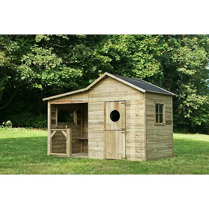Spielhaus Elisa - L x B x H: 240 x 125 x 173 cm, Holz, Natur - Dieses Bild zeigt ein Holzspielhaus mit einem Fenster und einer Tür auf einem Rasen vor einigen Bäumen.