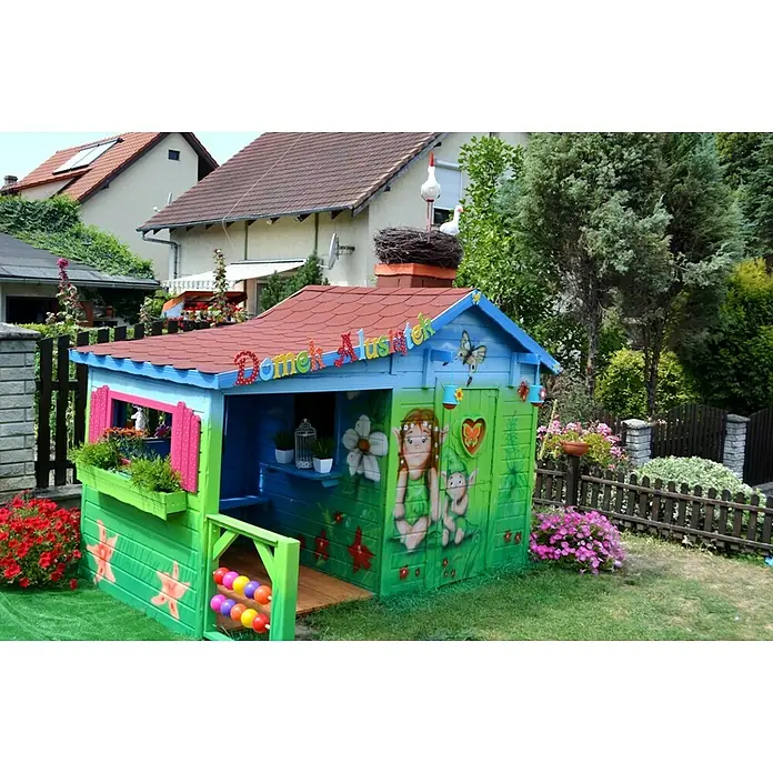 Spielhaus Elisa - L x B x H: 240 x 125 x 173 cm, Holz, Natur - Farbenfrohes Spielhaus mit rotem Dach und grünen Wänden, verziert mit bunten Motiven, ideal für Kinder zum Spielen im Garten.