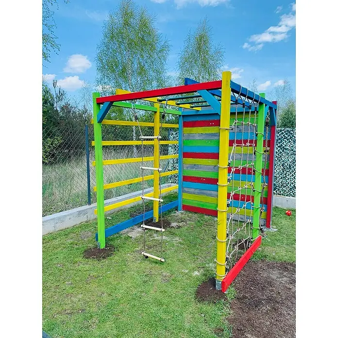 Kinderspielturm Kubisch Zeta - L x B x H: 225 x 185 x 210 cm - Buntes Klettergerüst mit Strickleiter, Kletternetz und Sprossenwand im Garten, ideal für Kinder zum Spielen und Austoben im Freien.