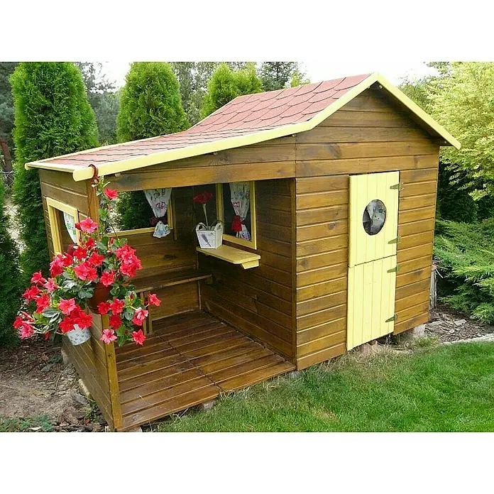 Spielhaus Elisa - L x B x H: 240 x 125 x 173 cm, Holz, Natur - Ein charmantes Spielhaus aus Holz mit rotem Dach, gelben Akzenten und blühenden Blumen, das zum fantasievollen Spielen einlädt.