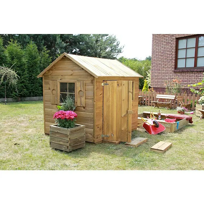 Spielhaus Lennard - L x B x H: 161 x 127 x 158 cm, Holz, Natur - Dieses Bild zeigt ein Holzspielhaus mit roten Blumen im Vordergrund, umgeben von einem Garten mit Sandkasten und Spielzeug.