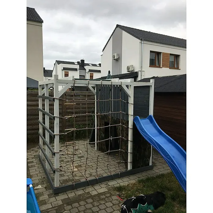 Kinderspielturm Kubisch Alfa - L x B x H: 447 x 225 x 210 cm, Natur - Kinderspielplatz mit Kletternetz, Rutsche und Häuschen im Garten für lustige Outdoor-Aktivitäten im Freien.