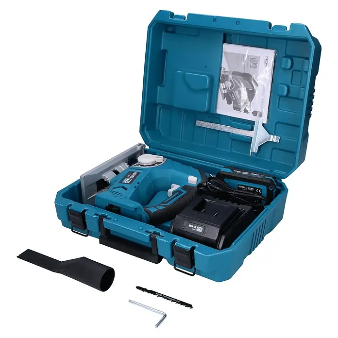 Koma Tools PRO Series Sierra de calar de batería - 20 V, 1 batería, 2 Ah, 2.300 /min - La imagen muestra una sierra de calar turquesa en una caja de herramientas, junto con accesorios como baterías, un cargador y hojas de sierra.