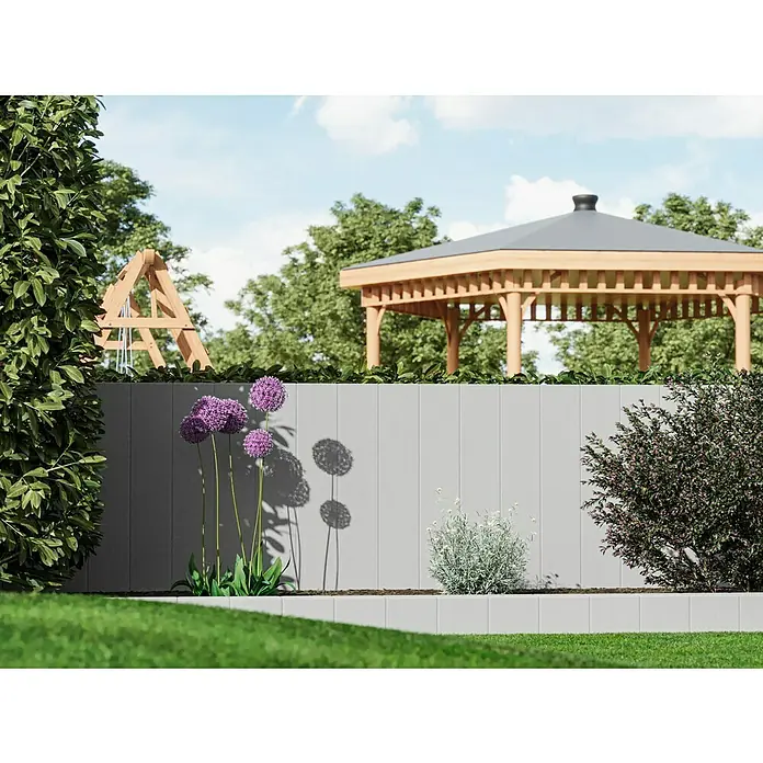 Diephaus Rechteckpalisade - 16,5 x 12 x 120 cm, Grau, Beton - Nahaufnahme eines stilvollen Gartenzauns mit lila Zierlauch, der Privatsphäre und Ästhetik vereint. Perfekt für jeden Garten.