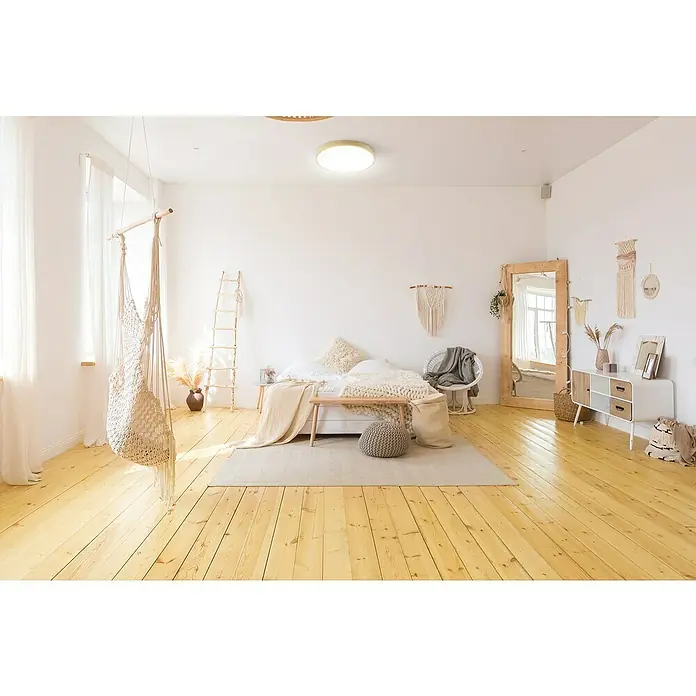 Garza Plafón LED redondo Road - 24 W, 29,5 cm, Madera, Blanco frío - Dormitorio luminoso con hamaca de macramé, un gran espejo y suelo de madera clara para un interior relajado y elegante.