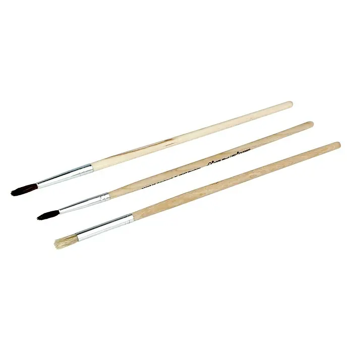 swingcolor Komfort Künstlerpinsel-Set - 3 -tlg., Größe Pinsel: 02/04/06, Holz - Nahaufnahme von drei Pinseln mit Holzgriffen und Metallhülsen, ideal für Künstler und Hobbybastler, die präzise Farbaufträge wünschen.