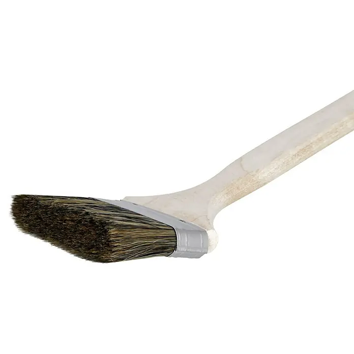 swingcolor Premium Fassadenstreicher - Breite Borsten: 70 mm, Mischborsten, Naturholz - Detailaufnahme einer Eckpinsel mit hellbraunen Borsten und Holzgriff, ideal für präzises Malen in Ecken und Kanten.